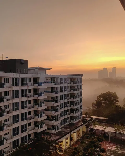 말레이시아의 콸라룸푸르 2023 말레이시아 아파트 근처에서 떠오르는 — 스톡 사진