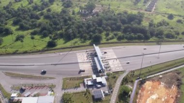 Selangor, Malezya - 22 Ocak 2023 Klang yakınlarındaki Kapar Toll Plaza Sinema Çemberi Manzarası