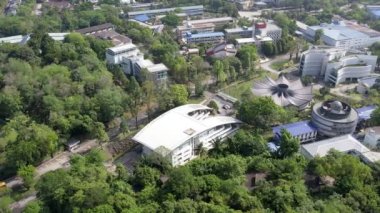 Petaling Jaya, Malezya - 8 Nisan 2023 Malaya Üniversitesi fakültelerinin havadan görüntüsü