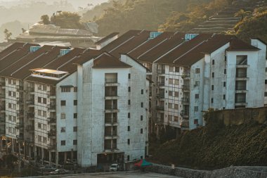 CAMERON HIGHLAND, MALAYSIA - 16 Sep 2022 Gün doğumunda Eski Daireler.