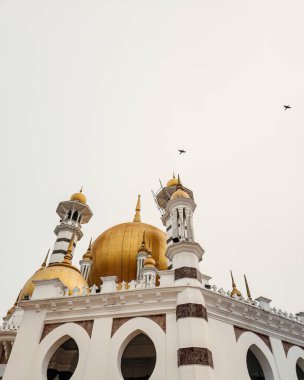 Kuala Kangsar, Perak, Malezya 'daki Ubudiah Camii' nin düşük açılı görüntüsü