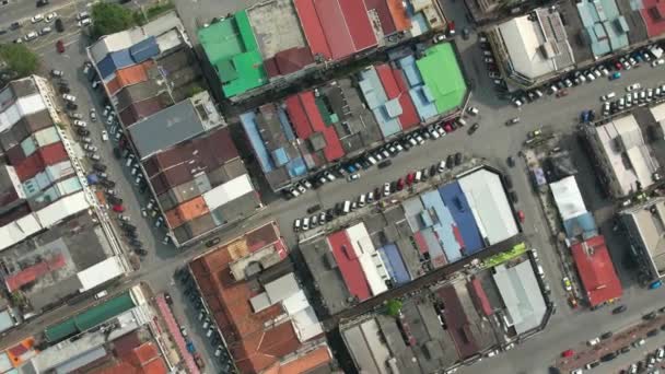 Letecká Rotace Shora Dolů Parkovišti Poblíž Stavebního Bloku Malajsijském Městě — Stock video