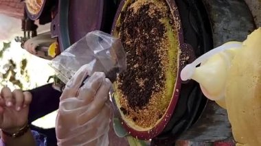  Apam Balik ya da Endonezya 'da Bulan Terang, Güneydoğu Asya' da yaygın olarak kullanılan bir gözlemedir. Kıtır kıtır. 4K.