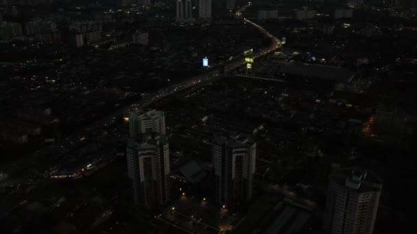 Масштабируйте Воздуха Оживленное Шоссе Через Город Куала Лумпур Малайзия Ночью — стоковое видео