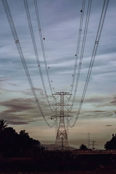 Pylon Elektryczny Znany Jako Słup Sieci Trakcyjnej Linie Wysokiego Napięcia — Zdjęcie stockowe