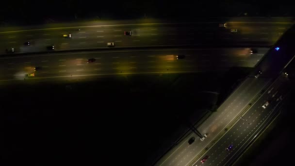 Вид Зверху Панорама Праворуч Від Автомобілів Рухаються Шосе Малайзії Вночі — стокове відео