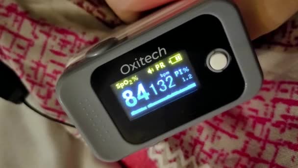 Selangor Malaysia January 2023 Pulse Oximeter Home Clinic Show Oxygen — Stock Video