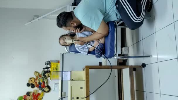 Selangor Malaysia February 2023 Little Girl Using Nebulizer Father Helping — Stock Video