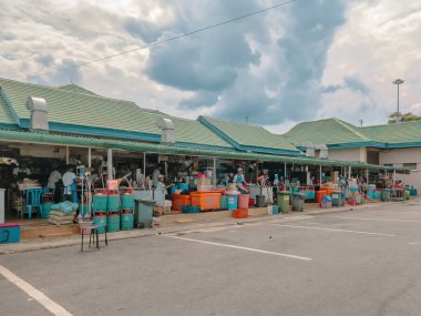 Perak, Malezya - 16 Eylül 2022 Dinlen ve dinlen. Dükkanın arkasını iyice düzenle ve temizle. .