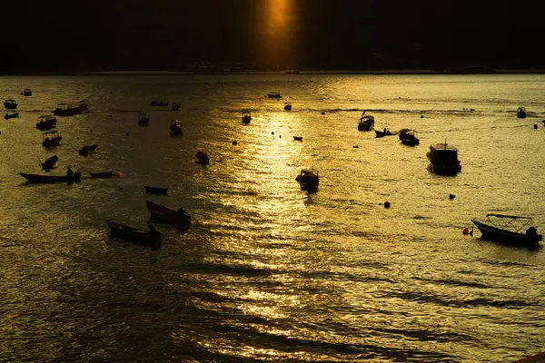 Arany Napkelte Közel Halászhajók Perhentian Sziget — Stock Fotó