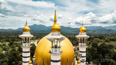 Kuala Kangsar, Perak, Malezya 'daki Ubudiah Camii' nin havadan görünüşü