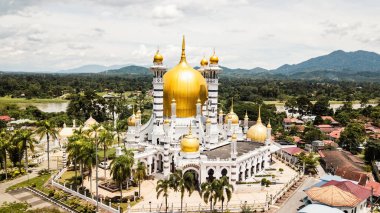 Kuala Kangsar, Perak, Malezya 'daki Ubudiah Camii' nin havadan görünüşü