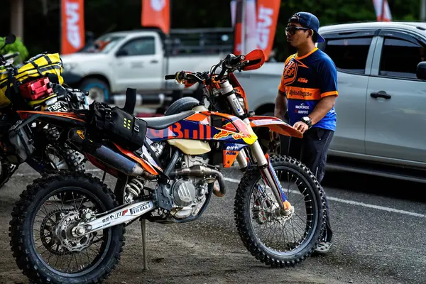Паханг Малайзия Сентября 2022 Ktm Мотокросс Мотоцикл Обочине Дороги — стоковое фото