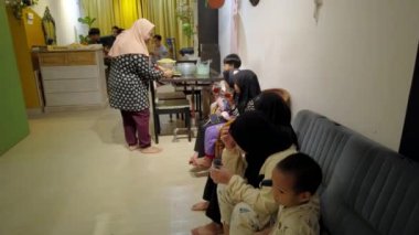  Kajang, Malezya - 14 Ağustos 2023 Çocuklar bir ev partisinde ya da yerel kültür geleneği olarak açık evde. 