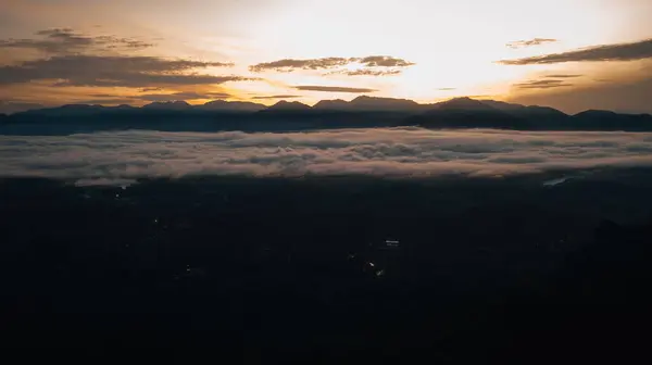 Golden Sunrise Titiwangsa Range Mountains Surrounded Sea Clouds Lenggong Perak Immagini Stock Royalty Free
