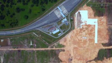 Kapar, Selangor 'da dinlenme alanı olan Malezya gişesinin en alt görüntüsü