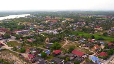 Malezya, Terengganu 'da küçük bir kasaba. Sola çevir