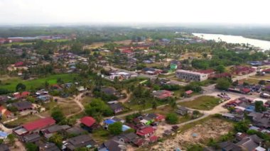 Malezya, Terengganu 'da küçük bir kasaba. Sağa çevir, 4K