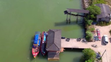 Terengganu, Malezya - 14 Mart 2023 - Besut 'taki balıkçı iskelesinde havadan hareket