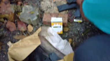 Selangor, Malezya - 18 Temmuz 2024 Yağmur Ormanları 'ndaki bir ormanda yangın maçı.