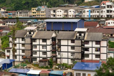 CAMERON HIGHLAND, MALAYSIA - 16 Sep 2022 Eski Daireler, Yoğun Popülasyon Kasabası.