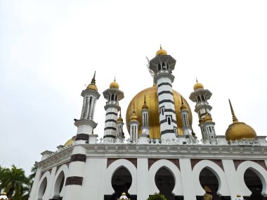 Kuala Kangsar, Perak, Malezya 'daki Ubudiah Camii' nin düşük açılı görüntüsü
