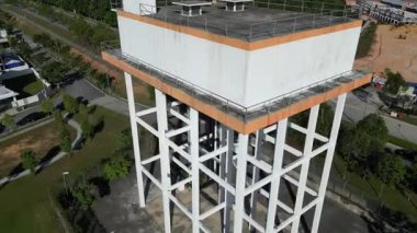 Sendayan, Malezya - 17 Mayıs 2025: Yüksek açılı su tankı görünümü