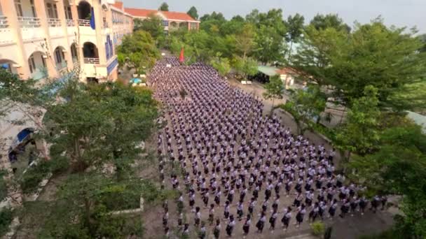 학생들 운동장에서 줄지어 의식을 Binh Thuy Can Tho Vietnam 고품질 — 비디오