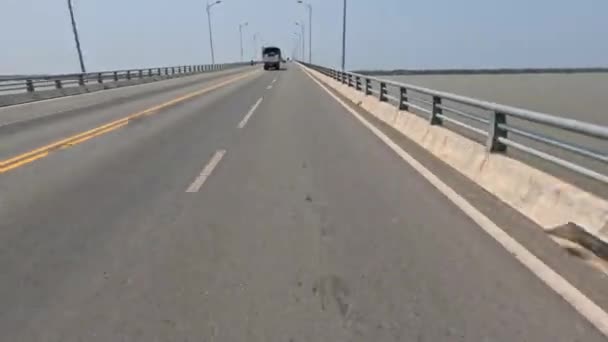 Zeitraffer Mekong Delta Über Die Brücke Pov Fahren Ein Motorrad — Stockvideo