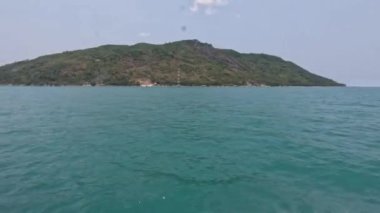 Küçük bir ada Lai Son, Kien Giang, feribot penceresinden Vietnam. Yüksek kalite 4k görüntü