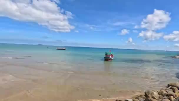 小さな島ライ息子 ベトナムの小さな漁村で日当たりの良いビーチ 高品質4K映像 — ストック動画