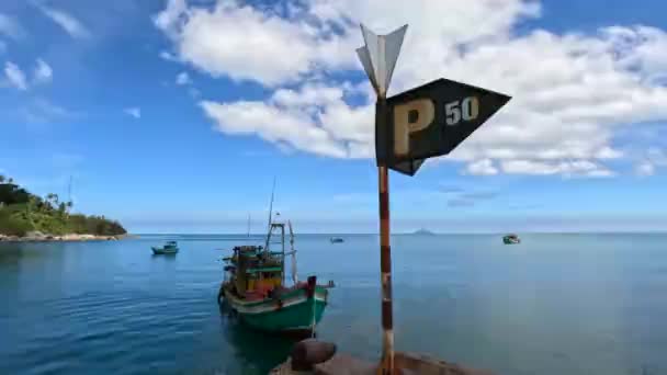 Een Roestige Vissersboot Parkeren Een Prachtige Tropische Vissers Eiland Lai — Stockvideo