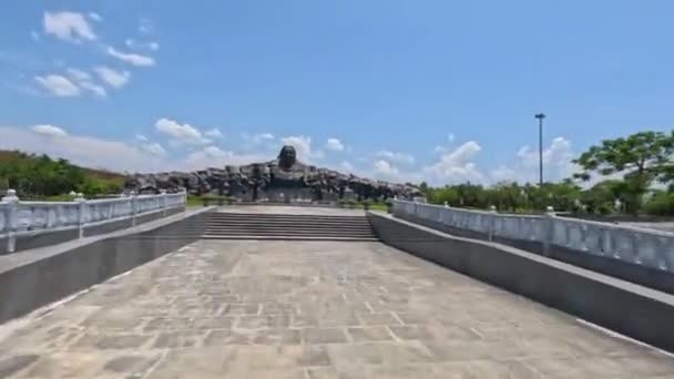 Вьетнамская Патриотическая Стела Mother Thu Monument Tam Quang Nam Высококачественные — стоковое видео