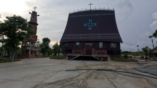 Необычная Новая Христианская Церковь Местных Меньшинств Центральном Высокогорье Вьетнама Плейку — стоковое видео