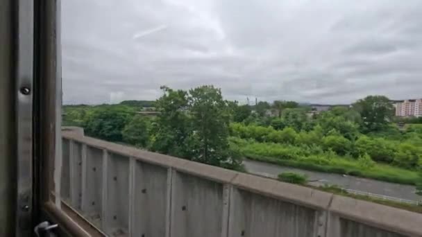 Asahikawa Város Hokkaido Japán Kilátás Egy Japán Vonat Zöld Természet — Stock videók