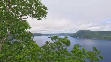 Temiz su ve bakış açısıyla güzel Mashu Mashuko Gölü. Hokkaido 'nun doğası. Yüksek kalite 4k görüntü