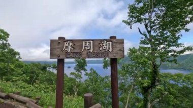 Temiz su ve bakış açısıyla güzel Mashu Mashuko Gölü. Hokkaido 'nun doğası. Yüksek kalite 4k görüntü