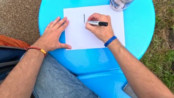 Une Main Avec Bracelet Ukraine Est Train Écrire Hiéroglyphe Nord — Video