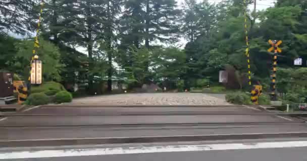 Ισόπεδη Διέλευση Μια Ήσυχη Ιαπωνική Πόλη Hakone Οδικής Σιδηροδρομικής Σύνδεσης — Αρχείο Βίντεο