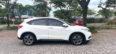Endonezya, Surakarta, 25 Ekim 2022, Honda HR-V, Japon Honda tarafından üretilen bir arazi aracı.