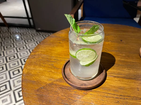 Mojito Été Rafraîchissant Bar Boissons Cocktail Avec Glace Citron Vert — Photo