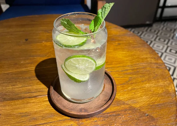 Mojito Été Rafraîchissant Bar Boissons Cocktail Avec Glace Citron Vert — Photo