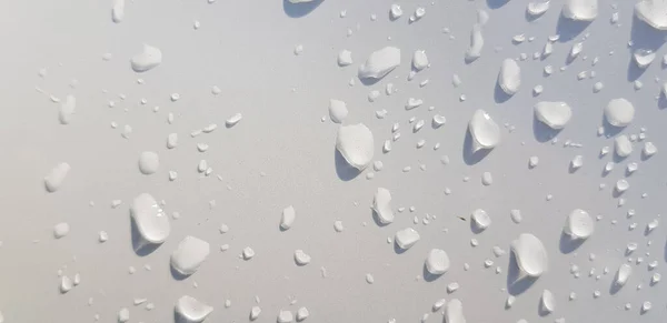 Gocce Acqua Prospettiva Attraverso Superficie Colore Bianco Buono Gli Sfondi — Foto Stock