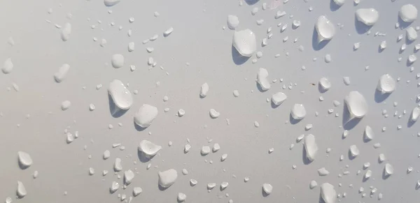 Perspectiva Gotas Água Através Superfície Cor Branca Boa Para Fundos — Fotografia de Stock