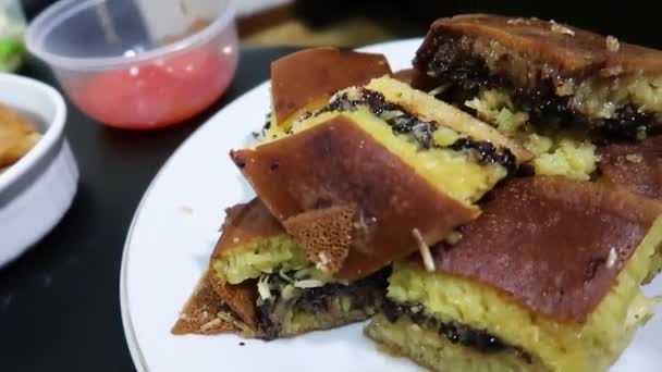 Famoso Súper Delicioso Pastel Indonesio Desierto Llamado Martabak Terang Bulan — Vídeo de stock