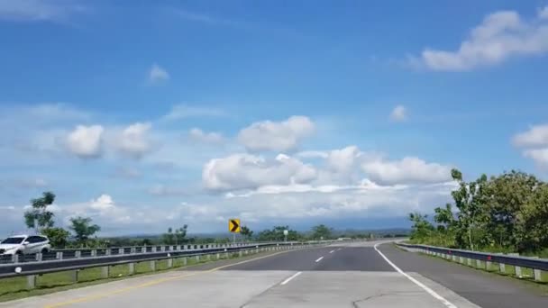 Conduciendo Largo Carretera Infraestructura Carreteras Peaje Con Cielo Azul Nube — Vídeo de stock