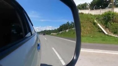 Endonezya otoyolu veya karayolu boyunca seyahat, son bir yıl içinde yeni hükümet altyapı projesi