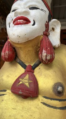 Java bahçe cücesi, Endonezya 'nın dört bir yanındaki Java parklarında ve bahçelerinde süs olarak kullanılıyor. Güzel sanatlar.