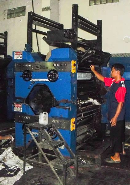 Máquinas Una Gran Fábrica Impresión Impresión Libros Malas Condiciones Trabajo — Foto de Stock