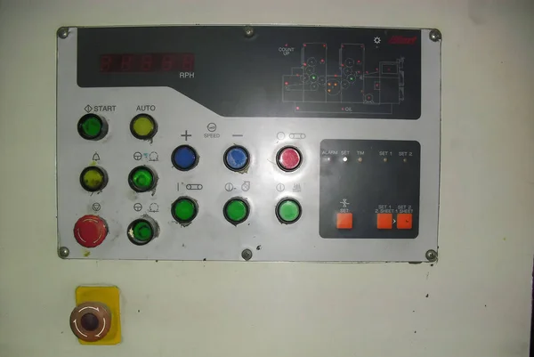 Panel Cuadro Distribución Voltaje Componentes Eléctricos Planta Fábrica Con Disyuntores —  Fotos de Stock